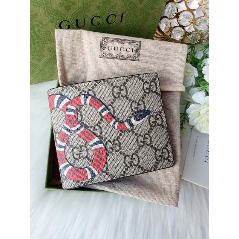 กระเป๋าสตางค์ NEW GUCCI Kingsnake Print GG Supreme Bifold Wallet in Beige Ebony Canvas