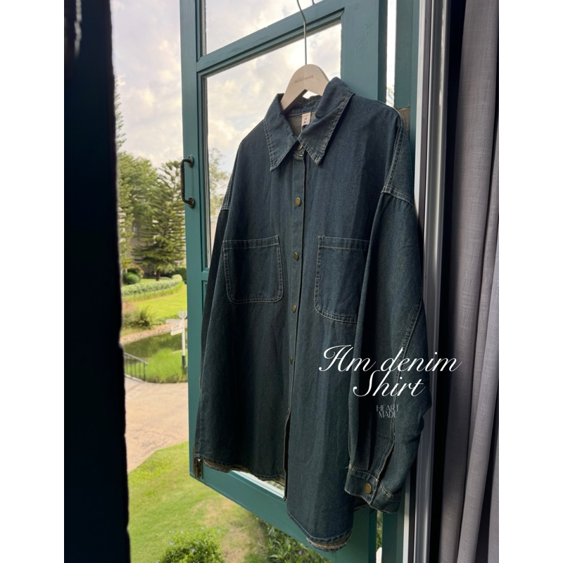 HM Jean shirt—เสื้อยีนส์ทรงโอเวอร์ไซส์กระดุมหน้าสียีนส์ฟอกสนิมเข้ม