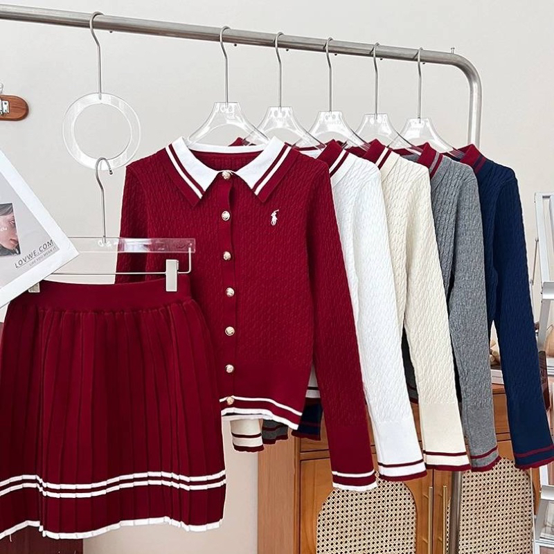 LILY เซ็ต 2 ชิ้น[เสื้อ+กระโปรง] งานนำเข้า สวยตรงปก ผ้าไหมพรมนุ่ม สวย ใส่สบาย แพทเทิ่ลน่ารักๆ
