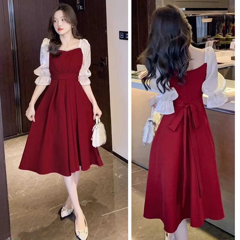 ชุดเดรสสีแดงคอสี่เหลี่ยมใหม่ ชุดเดรสหวาน ชุดเดรสยาวกลาง กระชับเอวและทำให้คุณดูผอมลง แขนสามในสี่