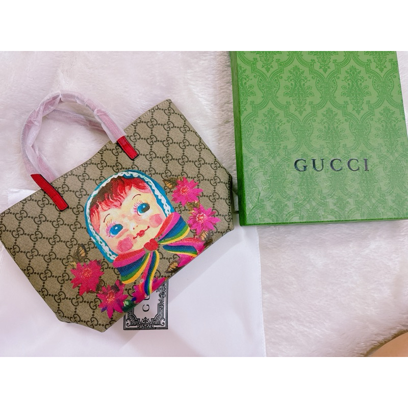 กระเป๋าพร้อมส่งค่ะ พร้อมกล่อง ถุงผ้า การ์ดครบค่ะ มีบริการเก็บปลายทางค่า
