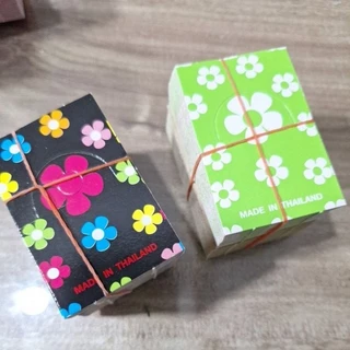 หัวกระดาษ ลายดอกไม้ ขนาด 4 คูณ 6 cm 1 ก้อนมี 100 ใบ กระดาษหนาดี มี 4 สี ลายน่ารักครับ