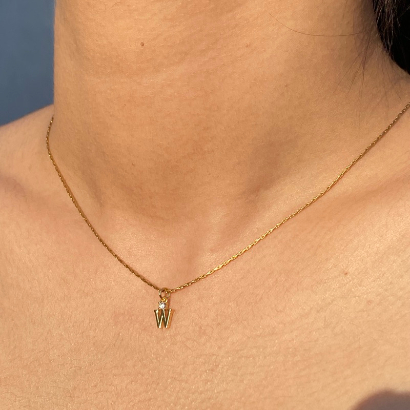 (สีเงินอยู่อีกตะกร้า )สร้อยคอสแตนเลส สีทอง พร้อมตัวอักษรติดแกลม ✨