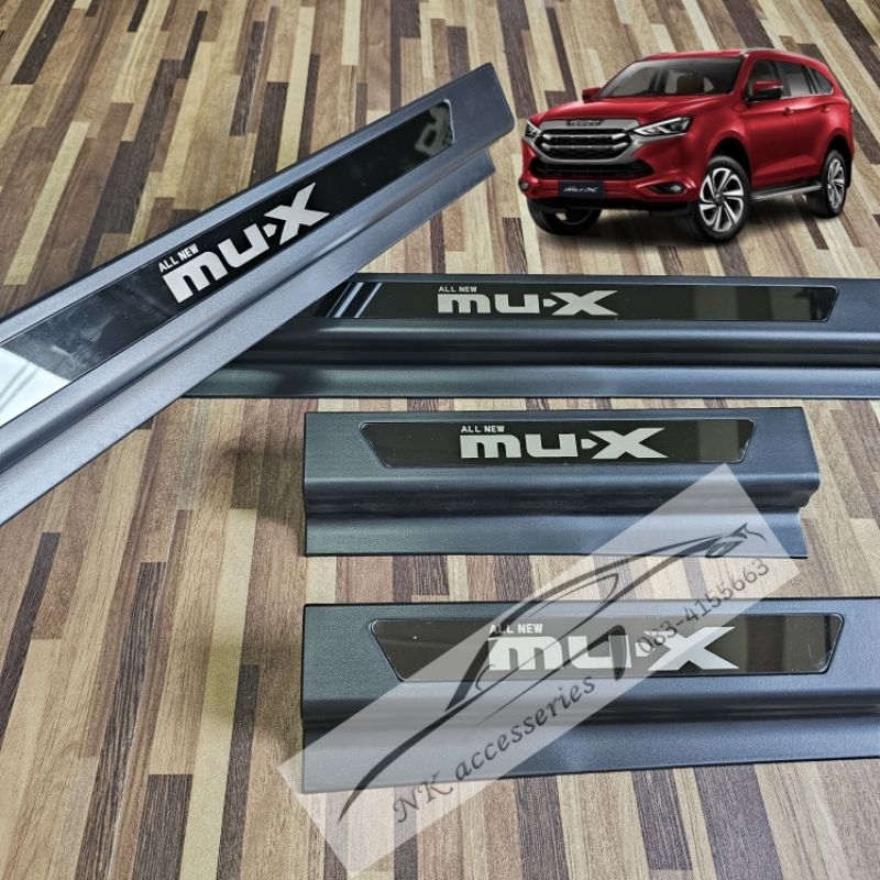 กันรอยชายบันได Isuzu mu-x 2020-2025 สีดำ งาน ABS แข็งแรงทนทาน มีกาว 3M แถมให้พร้อมติดตั้ง