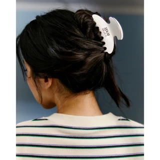 maison KEEPS | Curve Dual Logo Hair Claw | กิ๊บหนีบผม
