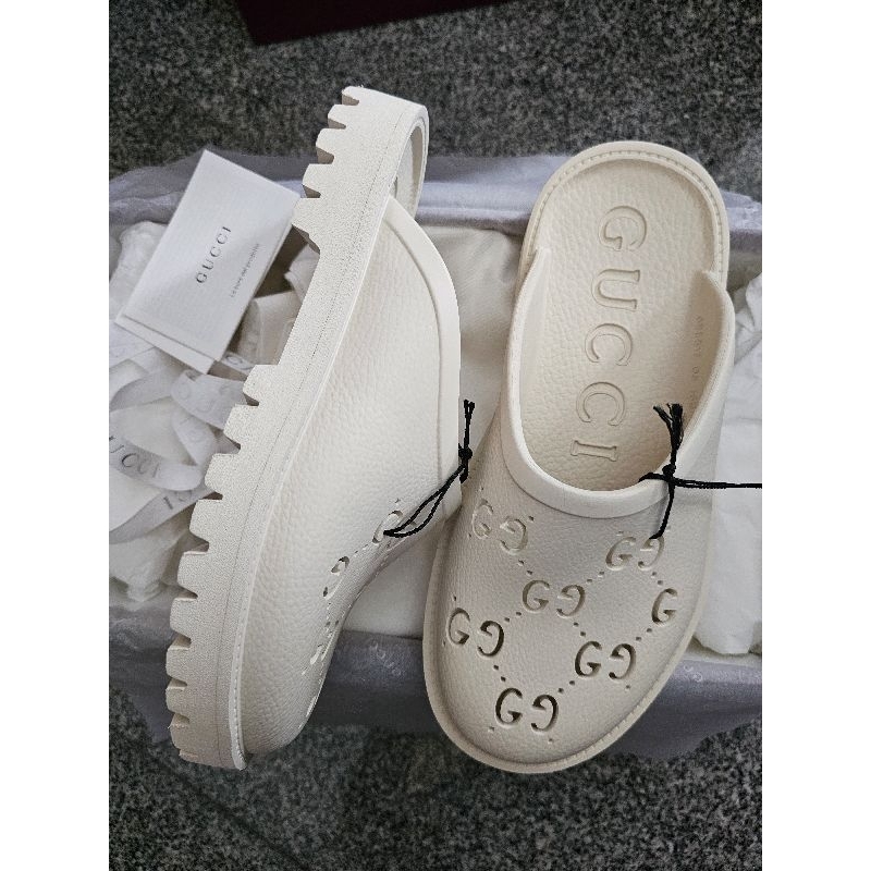 New Gucci Elea rubber sandals ครีม ส้นแบน