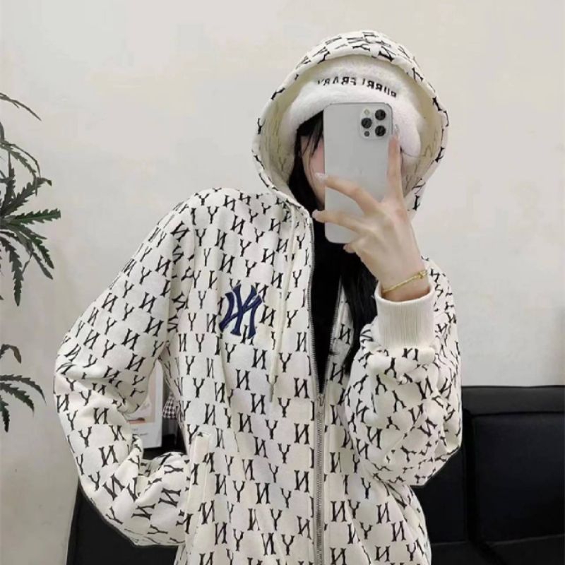 พร้อมส่ง เสื้อแขนยาวมีฮู้ดผ้าเกล็ดปลา งานสกรีนลายทั้งตัวทั้งด้านหน้าและด้านหลังงานสวยใส่สบายใส่กันหนาวกันลมกันแดดเอาอยู่