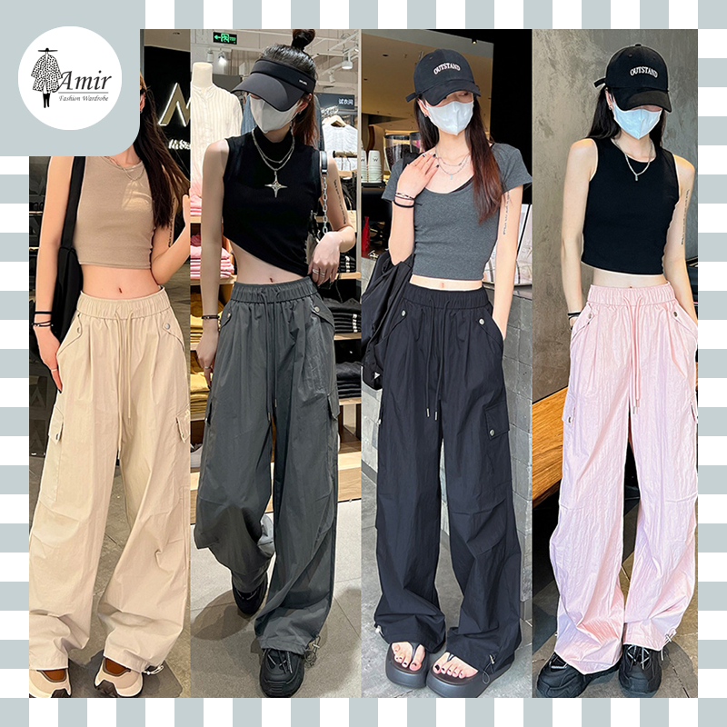 👖ชุดเอี๊ยมสตรี ชุดเอี๊ยมขาตรง และจั๊มสูทสตรีสามารถสวมใส่ได้สองวิธี โดยมีเชือกผูกที่ขาเพื่อปรับขนาด