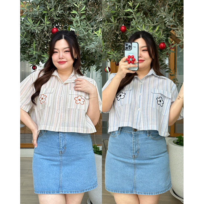 ลดเพิ่ม 30% เก็บหน้าแอพ SANDY TOP เสื้อครอปปักลายดอกไม้ตรงกระเป๋า