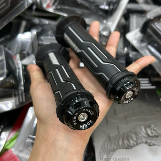 ปลอกแฮนด์นิ่มๆ Daytona พร้อมปลายแฮนด์ อลูมิเนียม เลือกสีได้(1คู่)