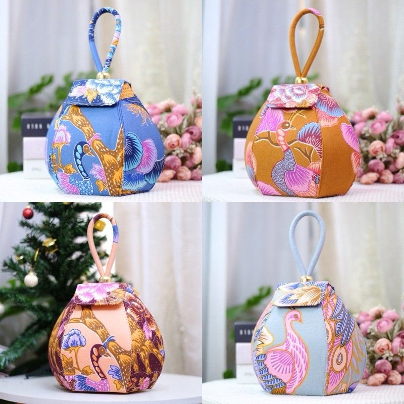 (พร้อมส่ง) กระเป๋าผ้าไทย LAPA - ทรงถุงทอง