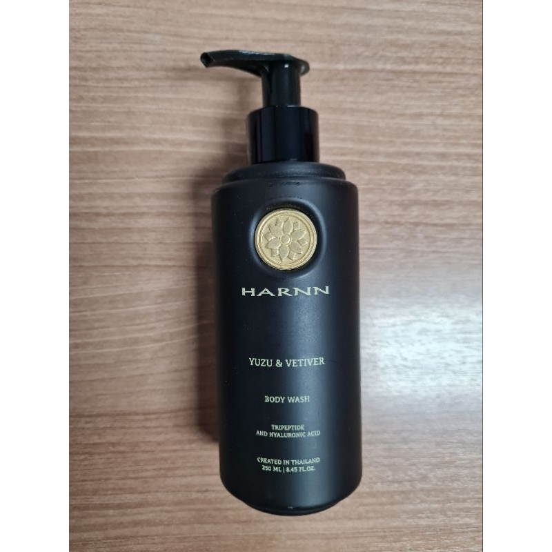 Harnn Yuzu & Vetiver body wash 250 ml.