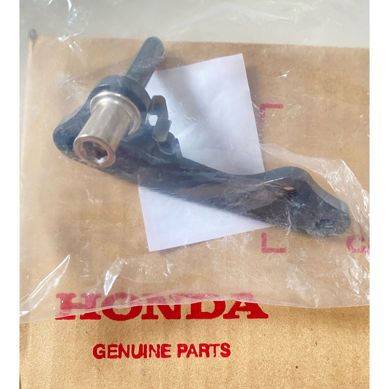 ขายึดคาร์ลิปเปอร์เบรคหน้า 4 พ๊อต เวฟ 125 R,S,I ปี 2005 เวฟ100รุ่นเก่า เเท้เบิกศูนย์ (รหัสสินค้า 4529