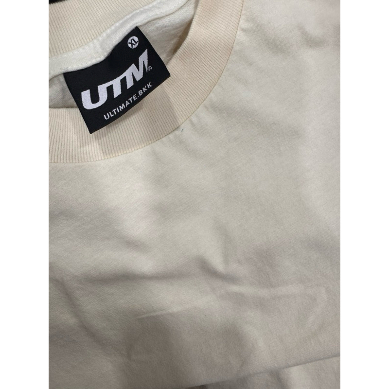 เสื้อยืดสีครีม Ultimate.bkk size xl ***ของใหม่***