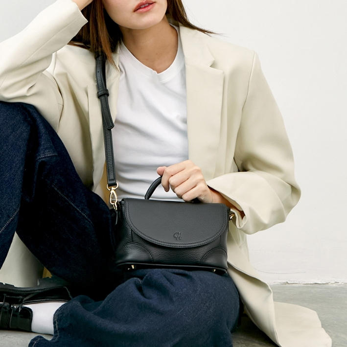 กระเป๋าเล็กรายละเอียดสุดน่ารักรุ่น Tracy หนังวัวเบานุ่ม Charin bag