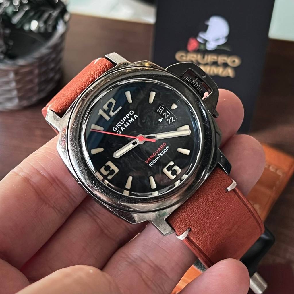 นาฬิกา Gruppo Gamma Vanguard AV-11 (รุ่นล่าสุดในสไตล์ Vintage Frogmen พร้อมหน้าปัด Forged Carbon)