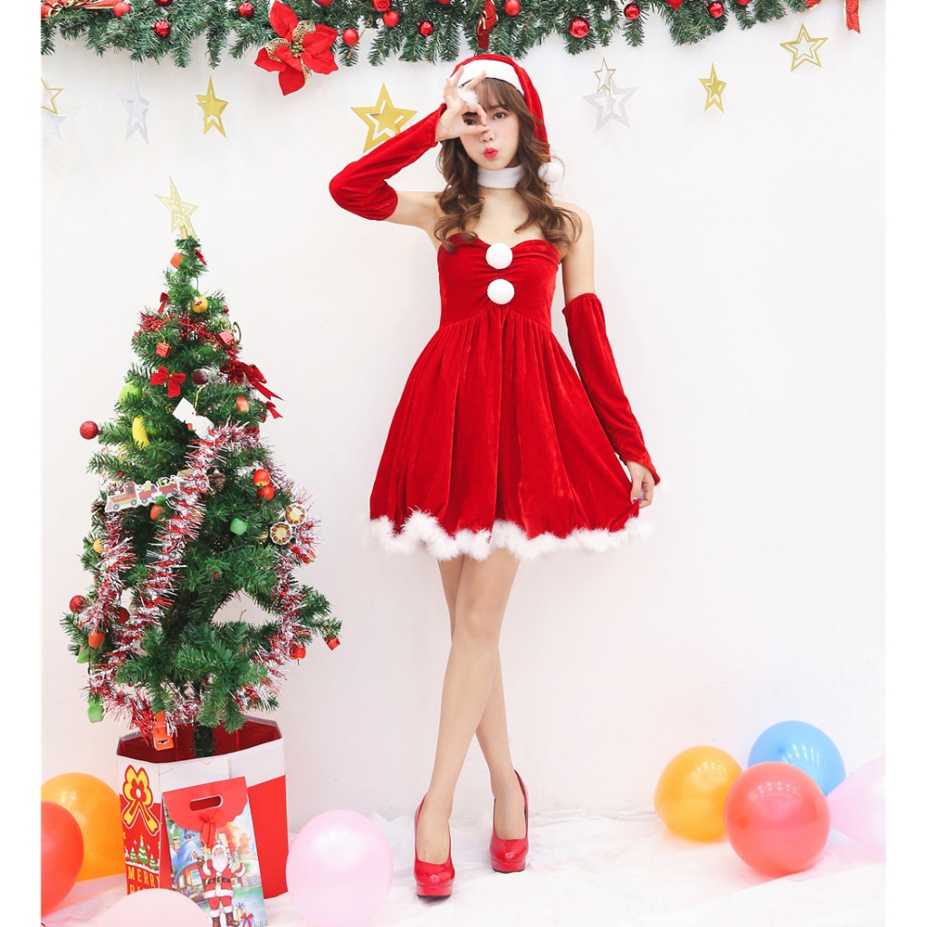 ชุดแซนตี้สีแดงน่ารักๆ สวยสดใสในวันคริสต์มาส