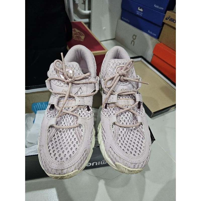 รองเท้าลำลอง Asics มือสอง