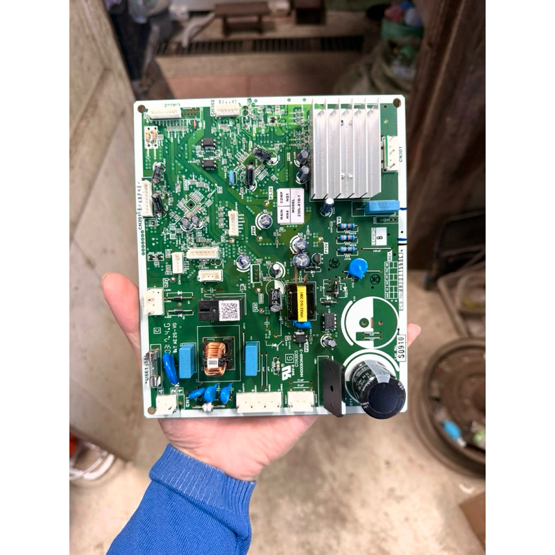 แผงบอร์ดตู้เย็น hitachi inverter แท้ถอดใหม่
