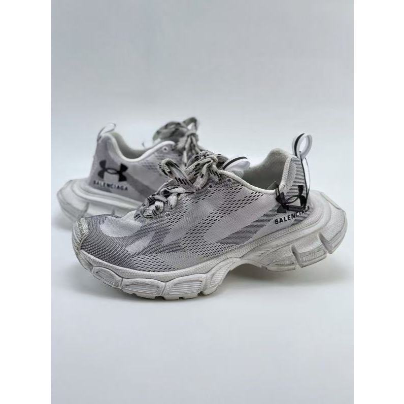 Balenciaga x Under Armour Phantom Sneaker 3XL รองเท้าวิ่งกึ่งเทรนด์ใหม่ 10 รุ่น