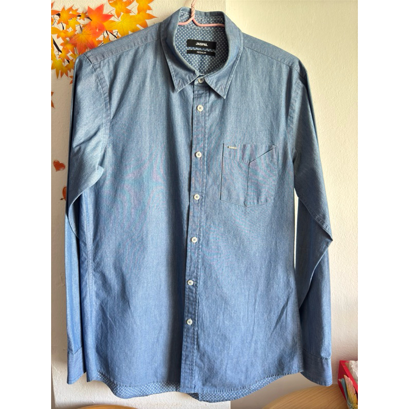 JASPAL เสื้อเชิ้ตผู้ชาย Size M สียีนส์ ส่งต่อ สภาพใหม่มาก มีตำหนิตรงรักแร้ ไม่มีผลต่อการใช้งาน