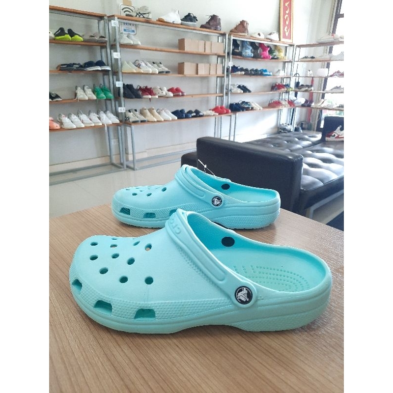 รองเท้าcrocsมือสองของแท้ size M9 42.5 วัดจริงยาว 26.5-27 cm