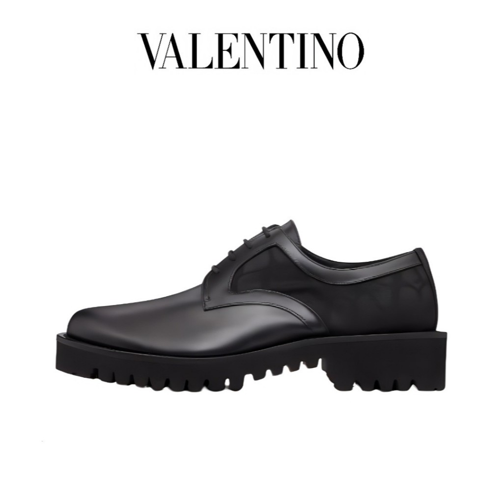 รองเท้าลำลองผู้ชาย Valentino รองเท้าหนังสีดำขนาดเล็กที่สะดวกสบาย