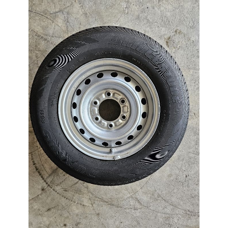 ล้อกระทะเหล็ก ขอบ 15 6 รู 139 กว้าง 6.5 พร้อมยาง Bridgestone 215/70 R15 ปี22 (ผ่านการใช้งาน) ราคาต่อ