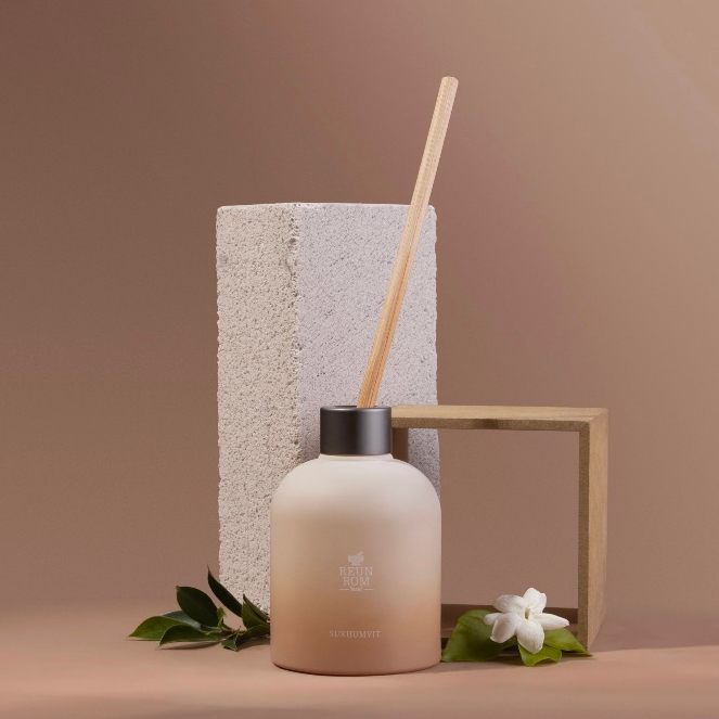 Reunrom รูมดิฟฟิวเซอร์ 200ml รื่นรมย์ กลิ่นสุขุมวิท ก้านไม้หอม diffuser