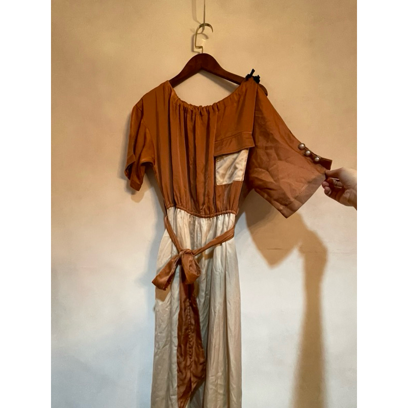 เดรสกระโปรงยาวมีสายผูกเอว ผ้าซาตินsilk seoul studio made in korea