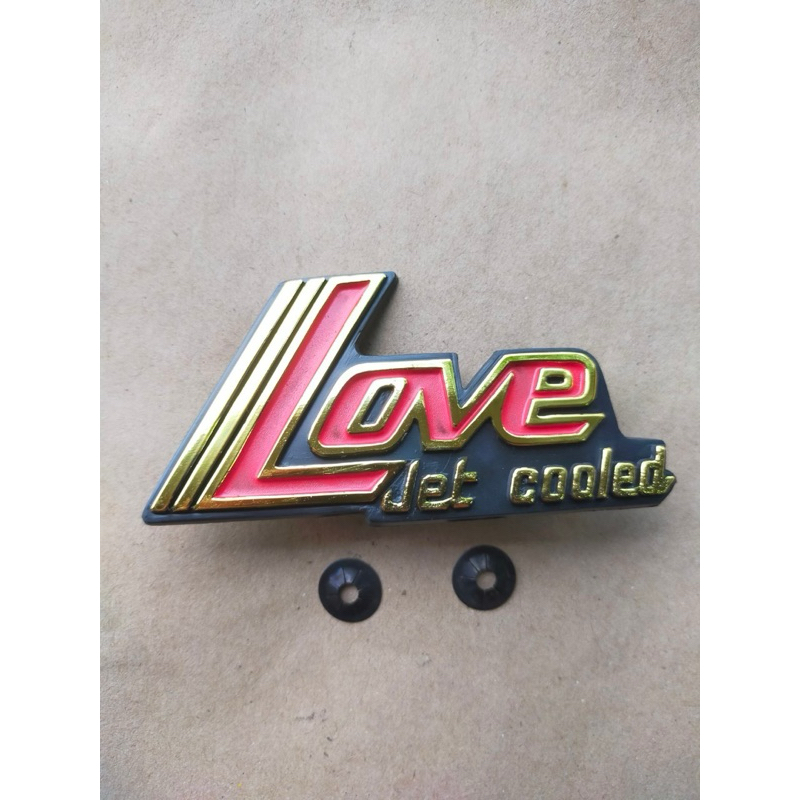 โลโก้ ฝากระเป๋าข้าง Suzuki RC Love พร้อมกิ๊ฟล๊อค งานผลิตเก่า สวยๆเหมือของเดิมติดรถ