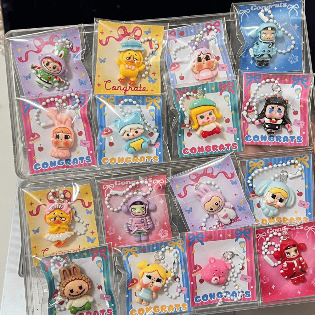 (เติมของและลงแบบใหม่ 16/2) พวงกุญแจเรซิ่น ชิ้นละ 5 บาท เลือกแบบ เลือกสีได้ ราคาถูกมาก ของขวัญปัจฉิม ของแถม