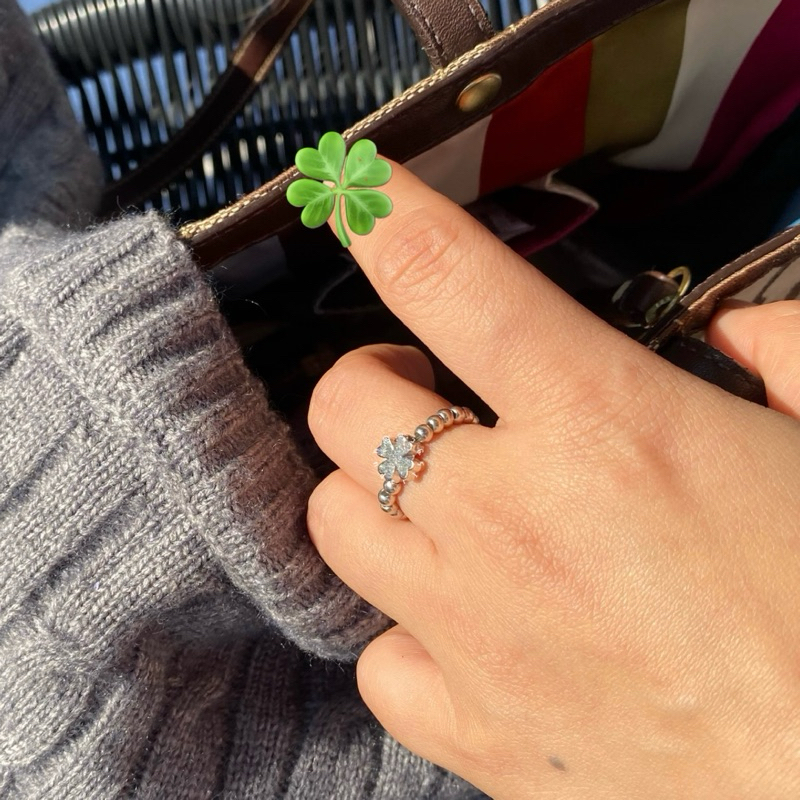 [พร้อมส่ง] แหวนลูกปัดใบโคฟเวอร์สีเงิน Silver clover leaf ring