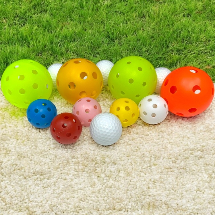 ลูกกอล์ฟ ตะกร้อพลาสติก ฝึกซ้อมในที่ร่ม Plastic Takraw Golf Ball
