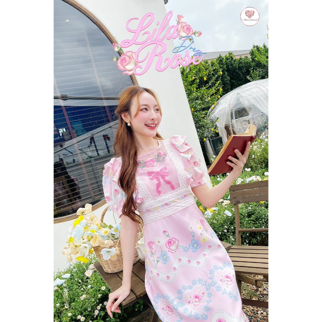 (มี 3XL) Lila Rose Dress เดรสยาวผ้าไหมญี่ปุ่นพิมพ์ลาย แขนตุ๊กตาสั้น แต่งระบายตรงไหล่ คอกลมแต่งผ้าออแกนดี้ งานใส่ซิปหลัง