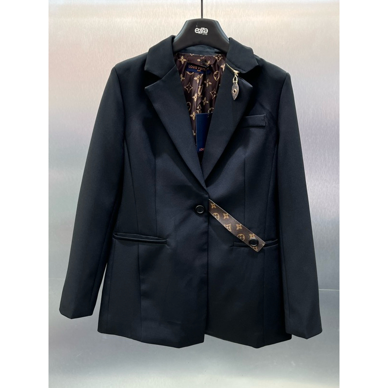 ก่อนสั่งทักเเชท เชคสตอค เเจ้งสีไซส์หน้าเเชทเลยค่ะ MONOGRAM BELT BLAZER