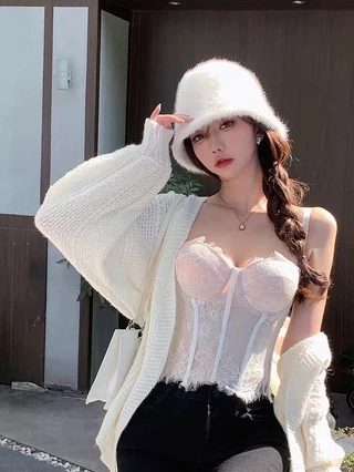 Vogue🌟พร้อมส่ง🌟 เสื้อสายเดี่ยว มีฟองน้ำ แต้งลูกไม้ เซ็กซี่มากแม่ (FYL226)