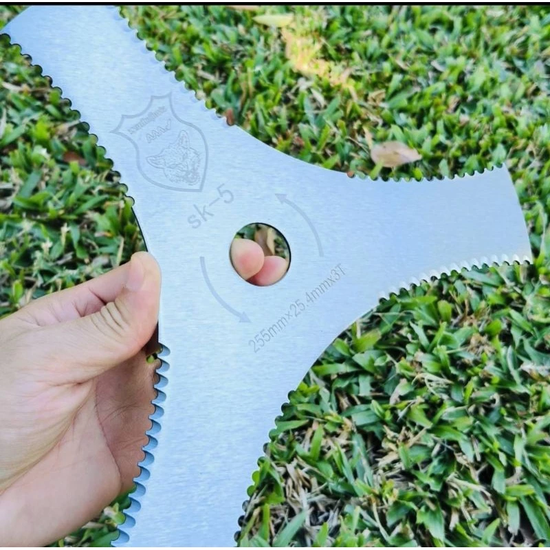 ใบตัดหญ้าสามเหลี่ยมฟันฉลาม สามแฉก 2.0 มิล รุ่นเสือ V3 เหล็ก SK5 ใช้กับเครื่องสะพายบ่าได้ทุกรุ่น