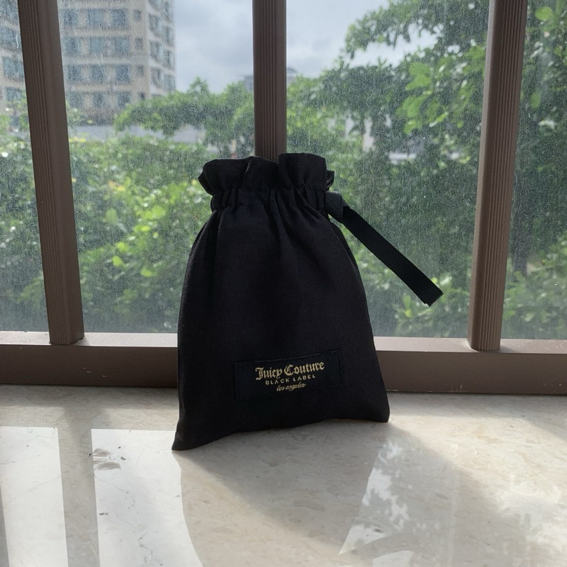 🛍️ JUICY COUTURE🛍️ ถุงผ้า กระเป๋า แบบหูรูด สีดำ มี2ขนาด น้ำหนักเบา พกพาง่าย จุของได้เยอะ