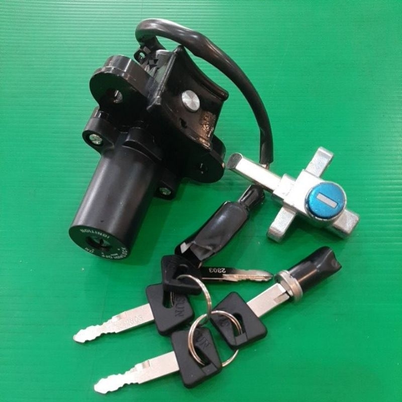 สวิทกุญแจชุดใหญ่ KSR.NEW/KAWASAKI พร้อม ตัวล็อคเบาะ ราคา ชุดละ

<p>“><center></p>
<h4></h4>
<p><p><font color=