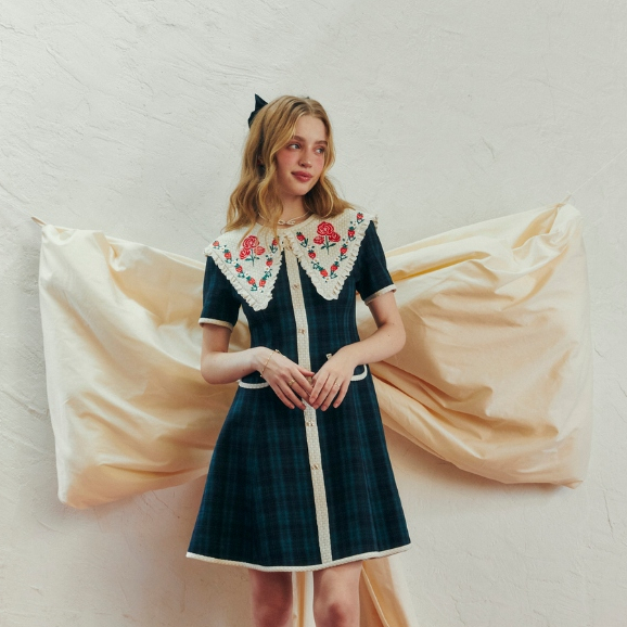 La Mignonne (XS-3XL) Jolie Fiona Dress เดรสใส่ทำงาน เดรสเที่ยว คอปกเป็นงานปักแต่งผ้าลูกไม้ กระดุมแต่