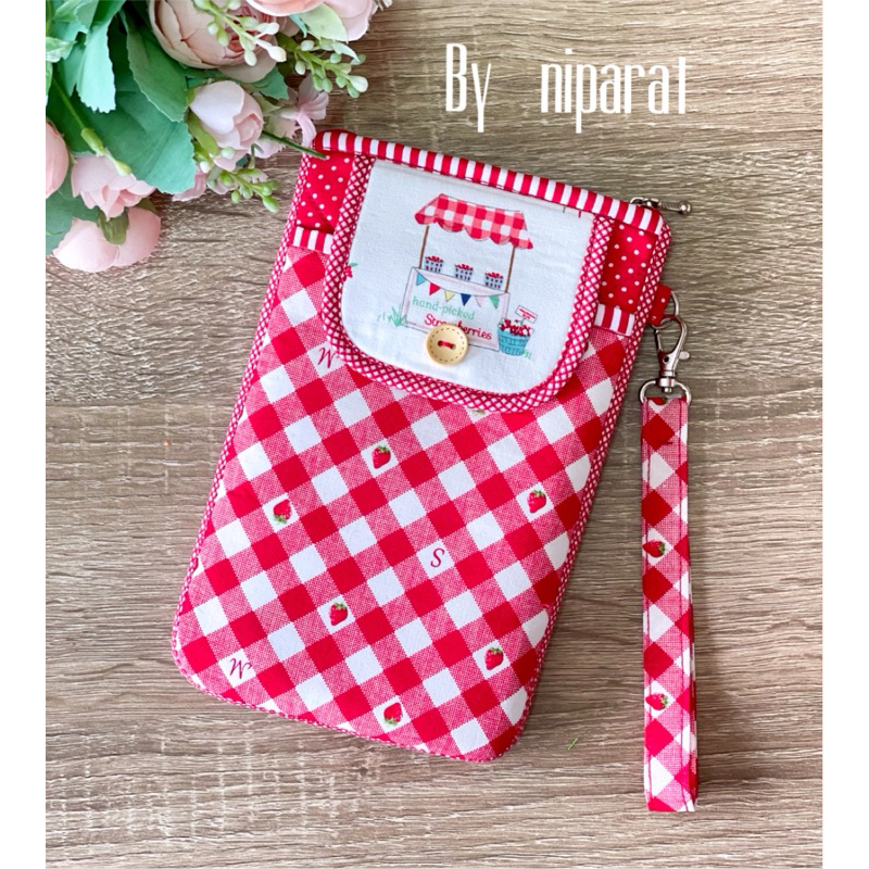 กระเป๋าใส่โทรศัพท์มือถือขนาด12x18cmมี2ช่องซิปพร้อมฝาปิดสายถือคล้องมือ