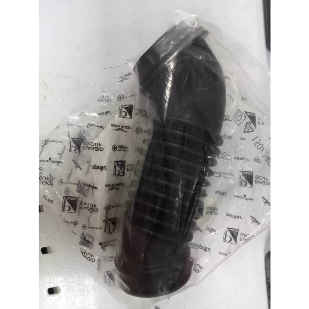 [1B001399] ท่ออากาศ เวสป้า GTS150