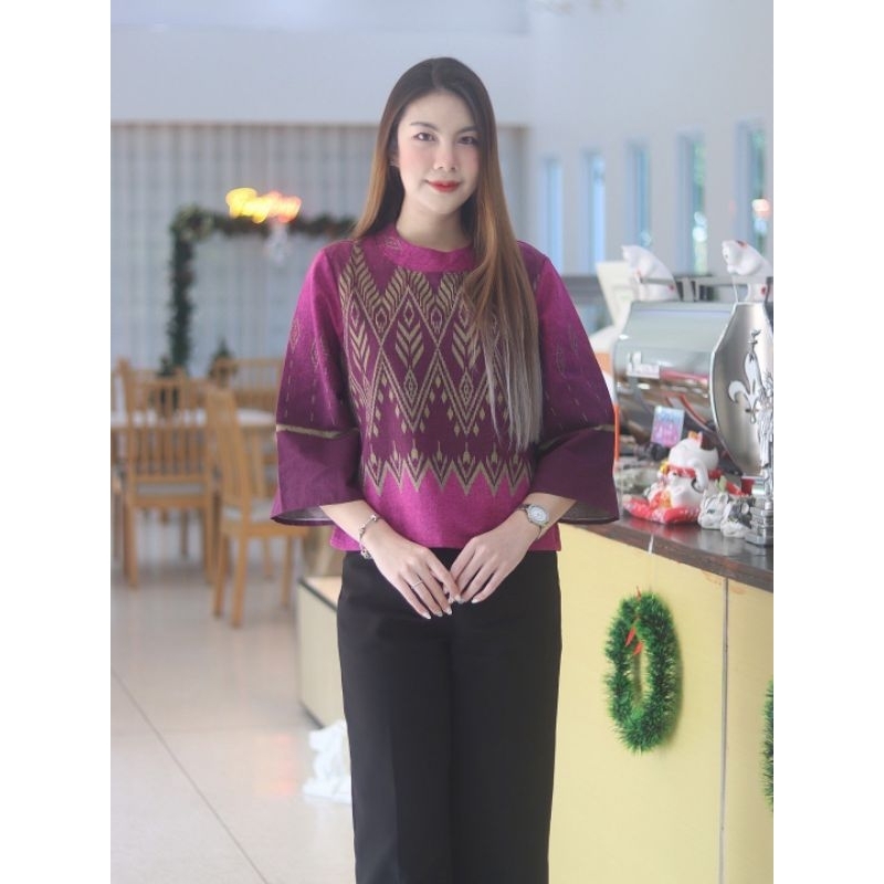 ~พร้อมส่ง เสื้อผ้าฝ้าย ทรงคุณนาย อก40″  44″ ลายไทย  สีหวาน คอเต่า ใส่ทำงานใส่สวย มีบริการเก็บปลายทาง  เสื้อพื้นเมือง