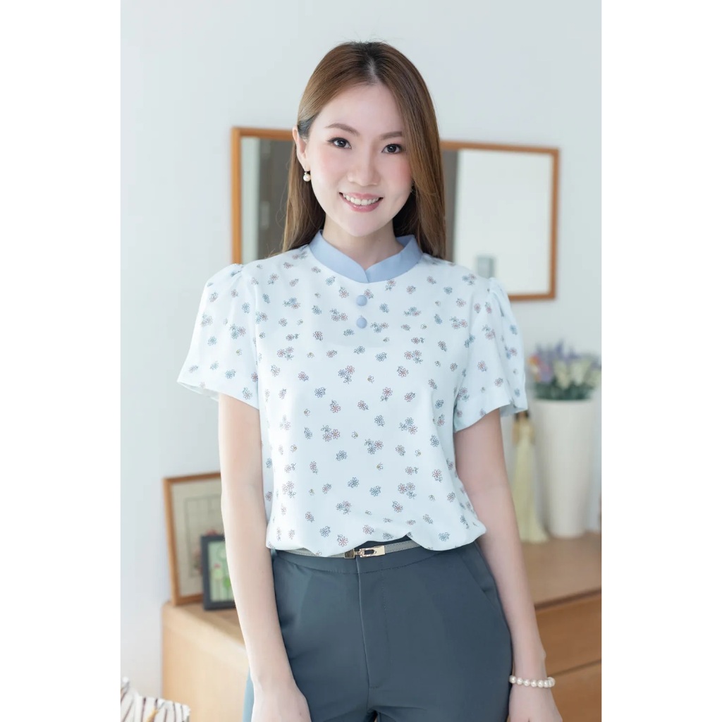 Narinari : MT3906 Overlap Collar Blouse เสื้อผ้าอัดย่น เสื้อทำงาน