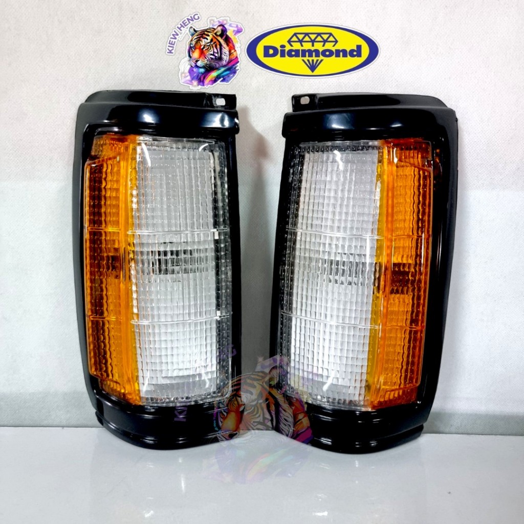 ตราเพชร ไฟเลี้ยวไฟหรี่มุม ไฟมุม มิตซูบิชิ ไซโคลน เบ้าดำ MITSUBISHI L200 CYCLONE ปี1989-1995