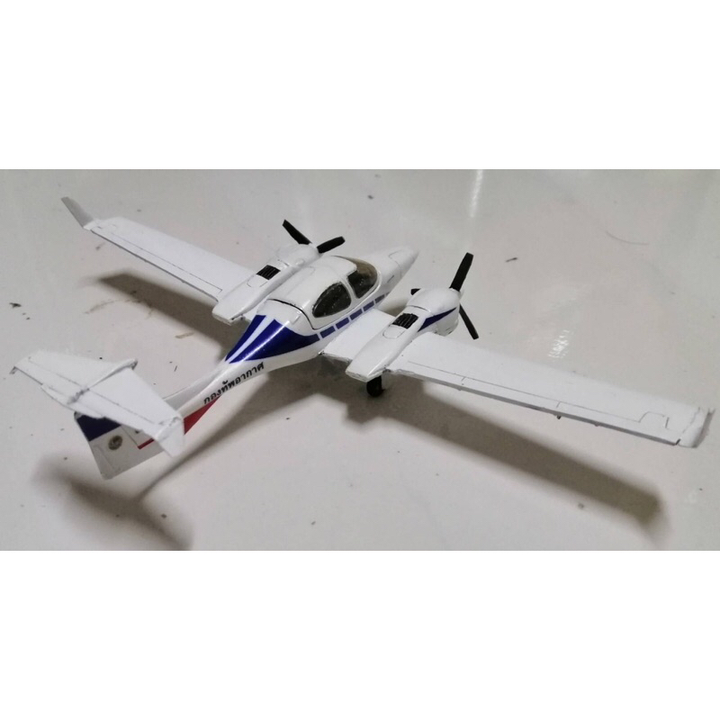 โมเดล เครื่องบินจำลอง เครื่องบินรบ ไทย    เครื่องบินฝึก DA-42 Twin star  ทอ.ไทย   ขนาด 1/72  ยาวประมาณ 14 ซม. - รูปที่ 3