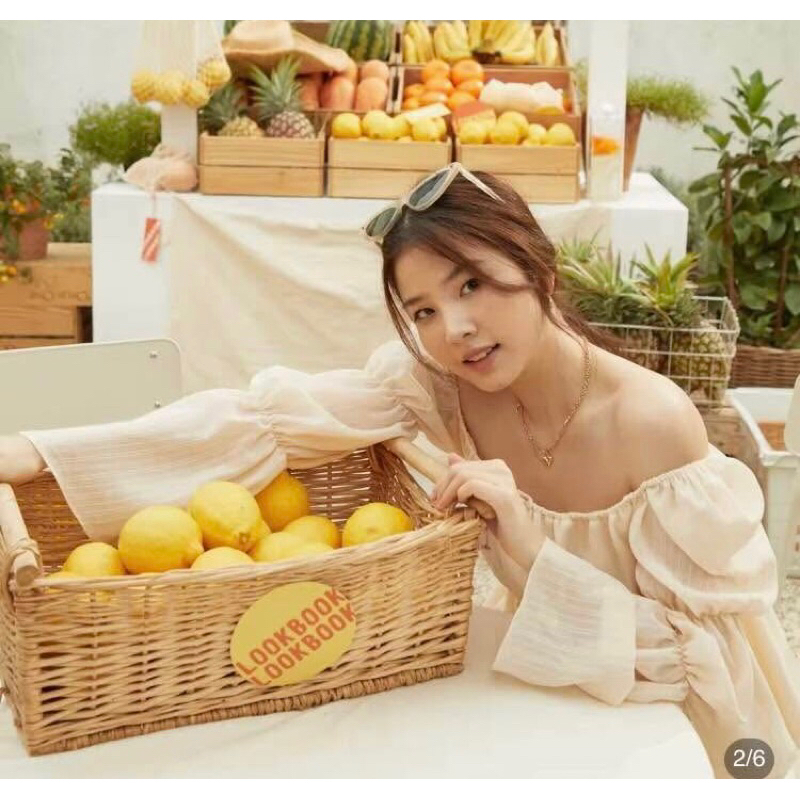 Lookbook mindy top สีครีม