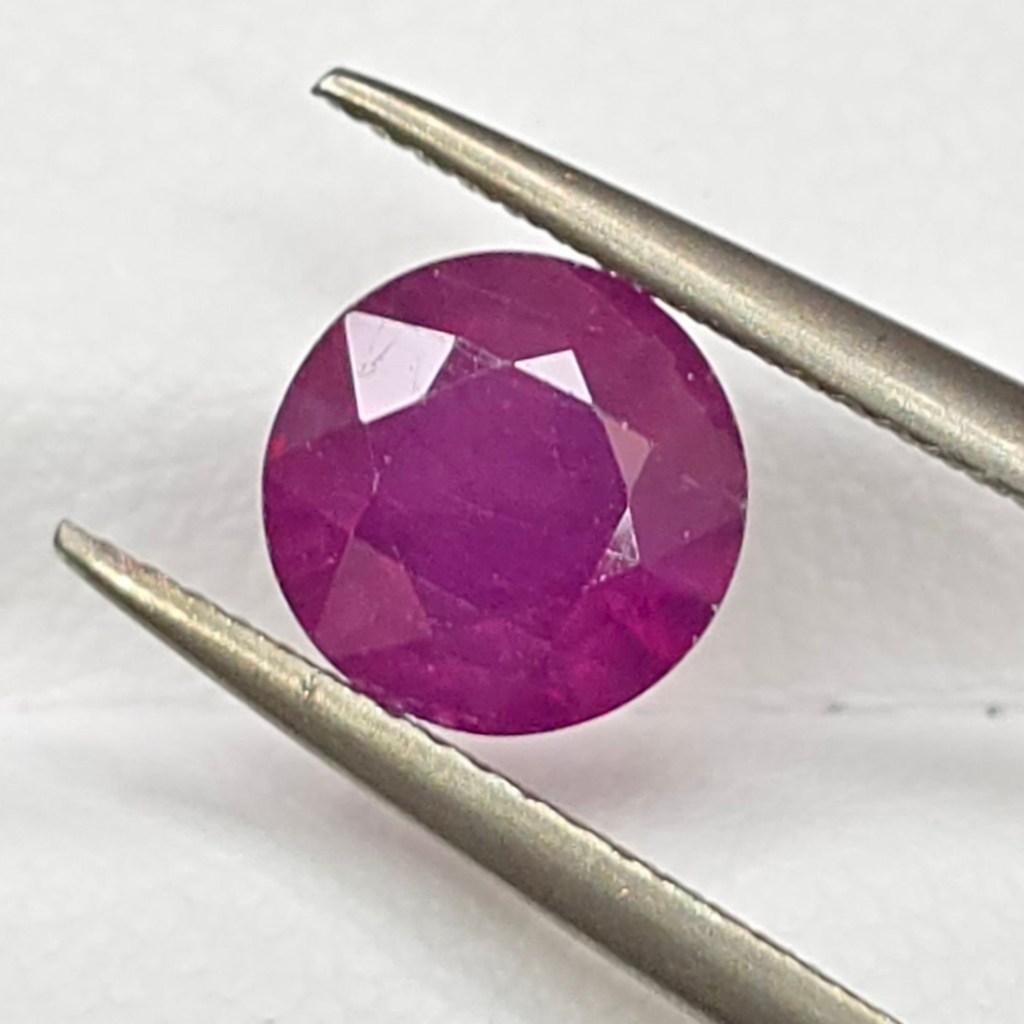 พลอย ทับทิมแท้ พลอยเเท้ (เผาใหม่). Natural Ruby | 2.39การัต (cts) | 7.75mm | 750฿ | RR3
