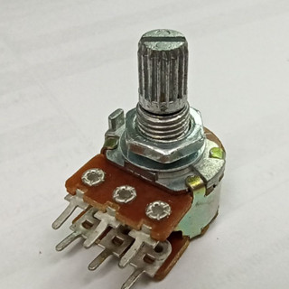 วอลลุ่มแกนสั้น โพเทนชิโอมิเตอร์ 2 ชั้น 6 ขา แกนสูง 15 mm.